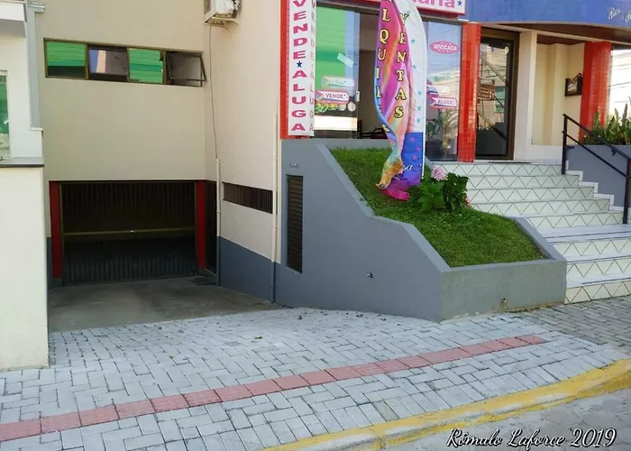 Apto 50M Praia- 4 Pessoas, Wifi, Sacada, Churrasqueira, Garagem Para Veiculos Pequenos - Residencial Roveda Bombinhas
